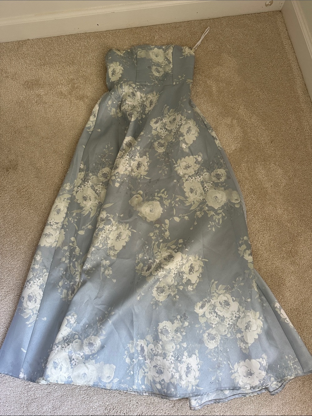 Bella bridesmaid dress size: 2 hemmed to fit 5’4